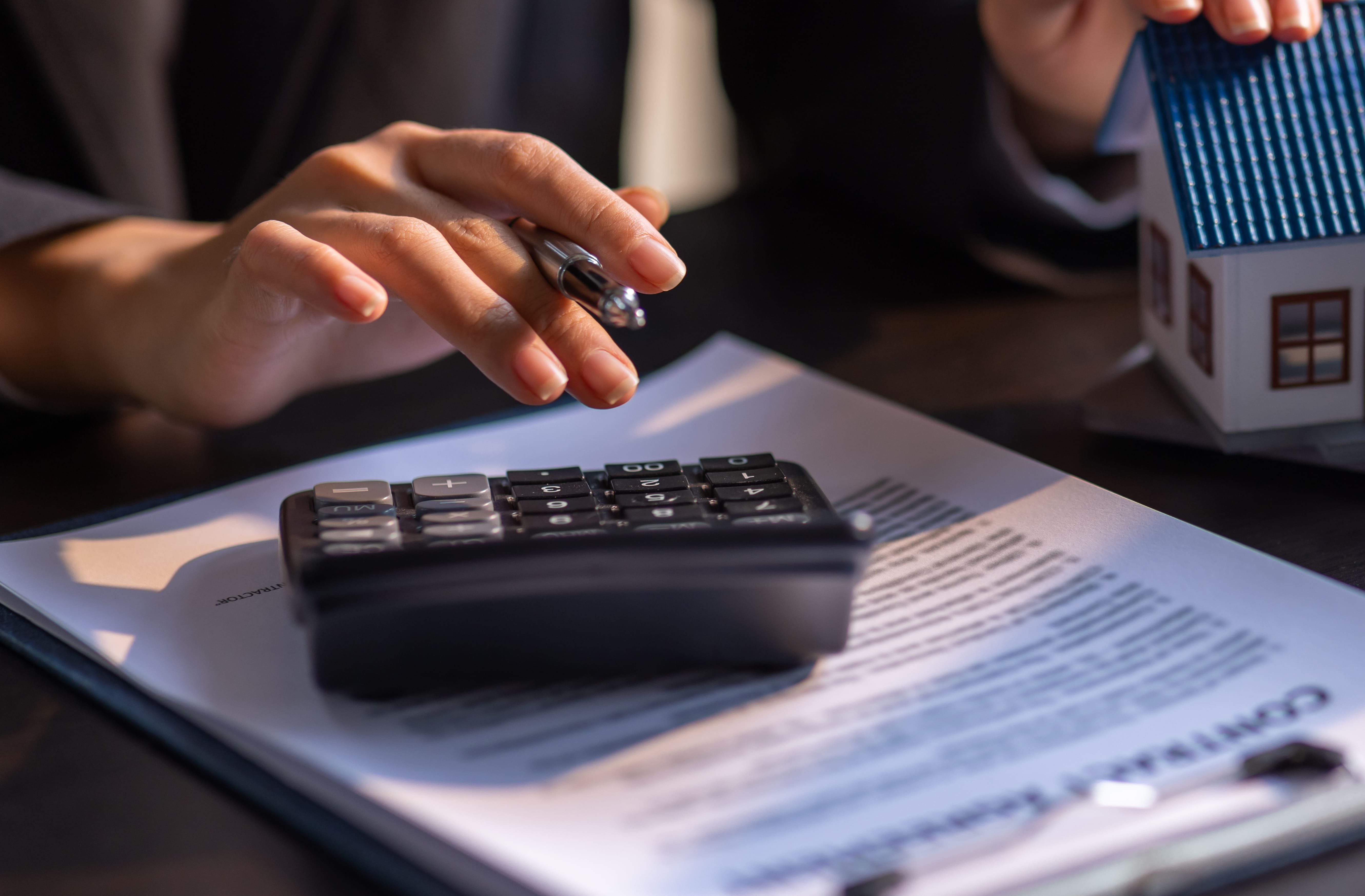 How does the Real Estate Transaction Tax (RETT) affect the Saudi real estate market